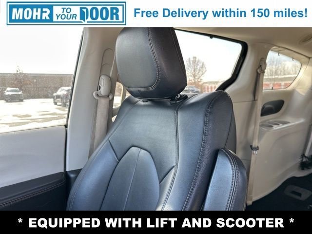 Used 2017 Chrysler Pacifica Touring-L image 21