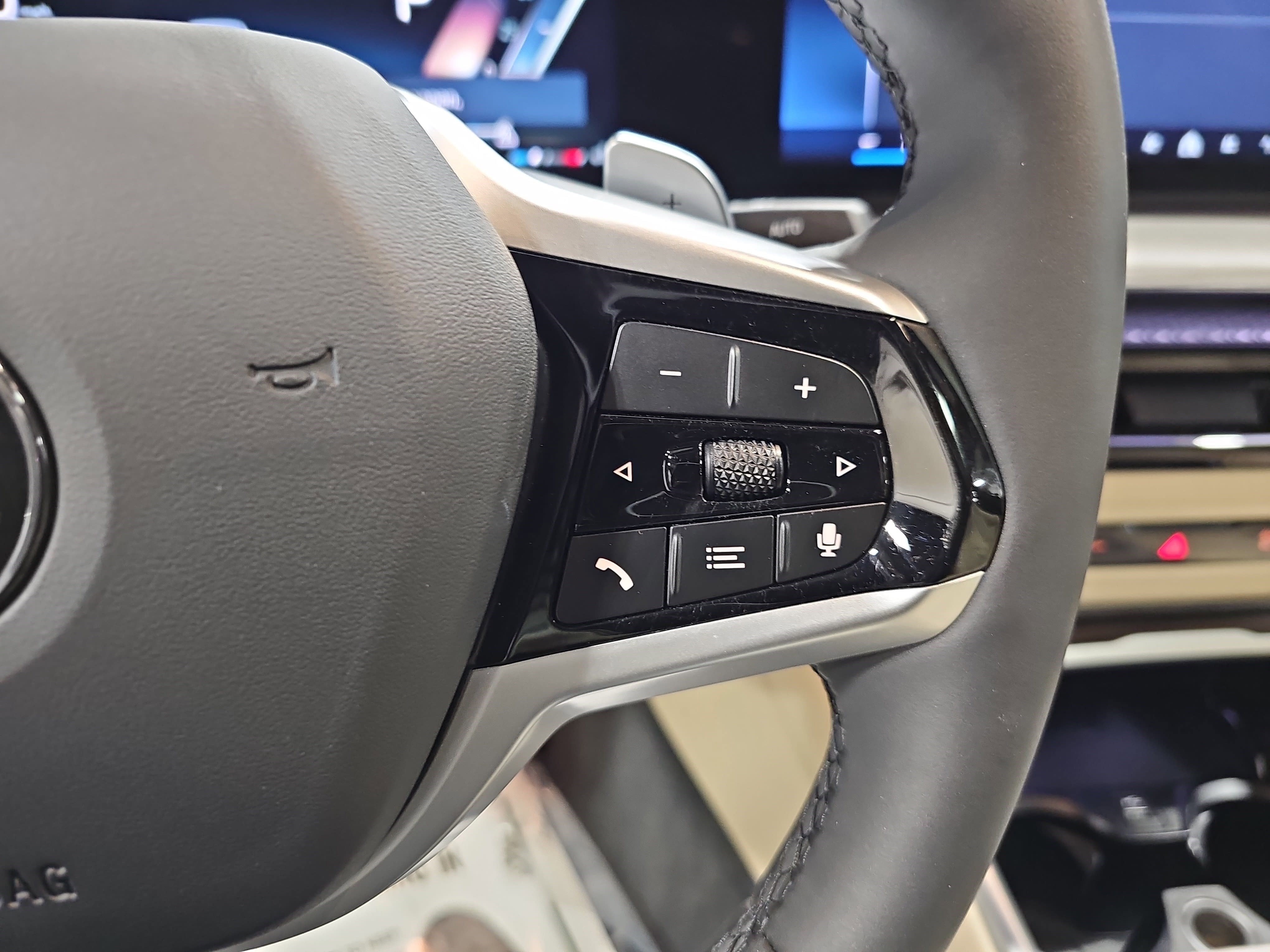 Certified 2025 BMW 330i Sedan w/ Premium Package image 19