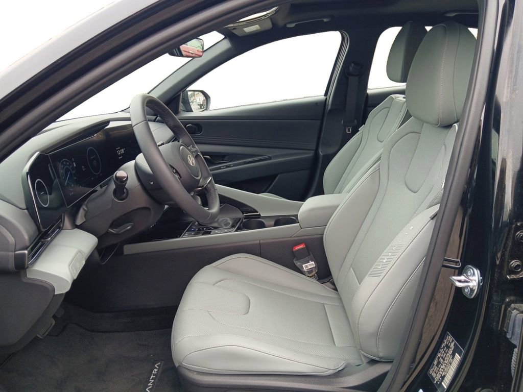 New 2026 Hyundai Elantra Limited FWD image 9