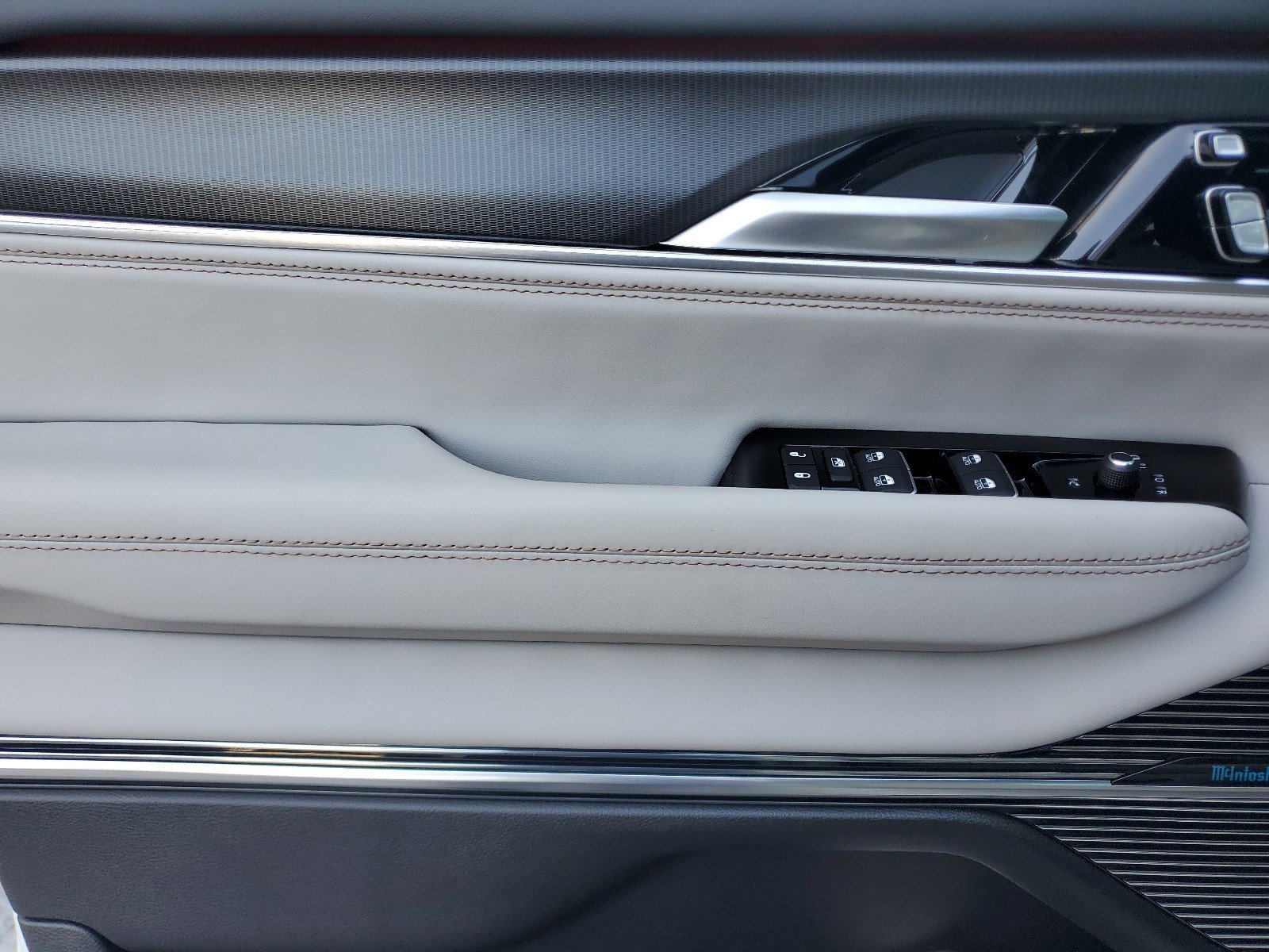 New 2026 Jeep Grand Wagoneer L Summit w/ Rear Seat Video Group I image 16