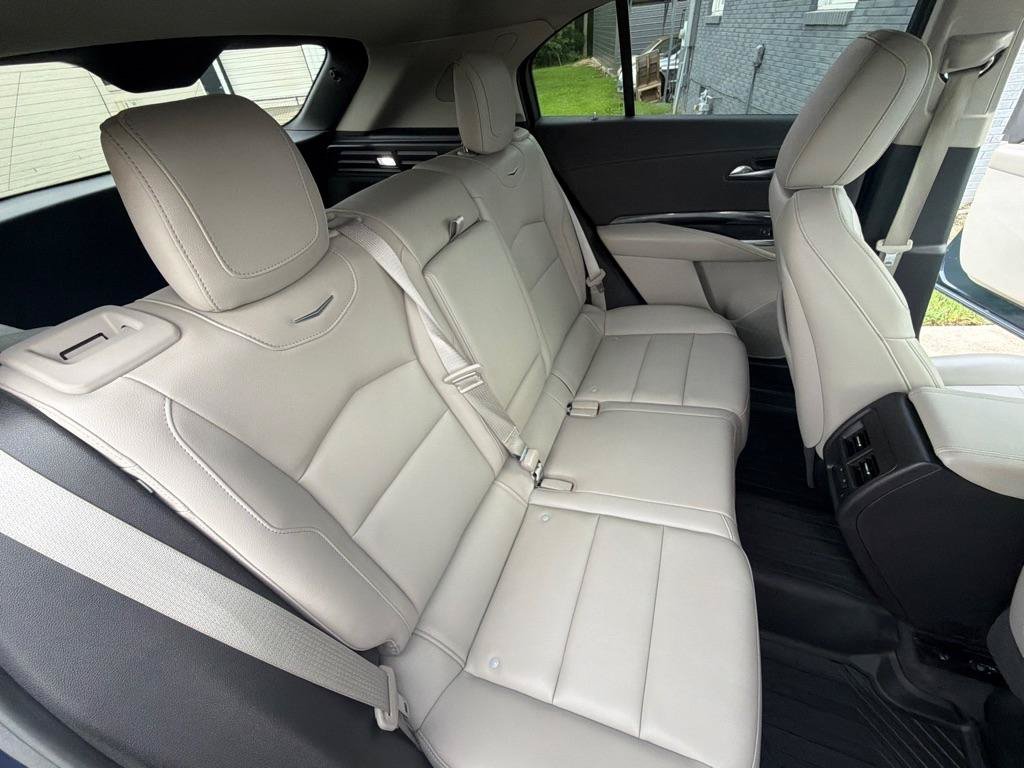 Used 2019 Cadillac XT4 Luxury w/ Cold Weather Package FWD image 31