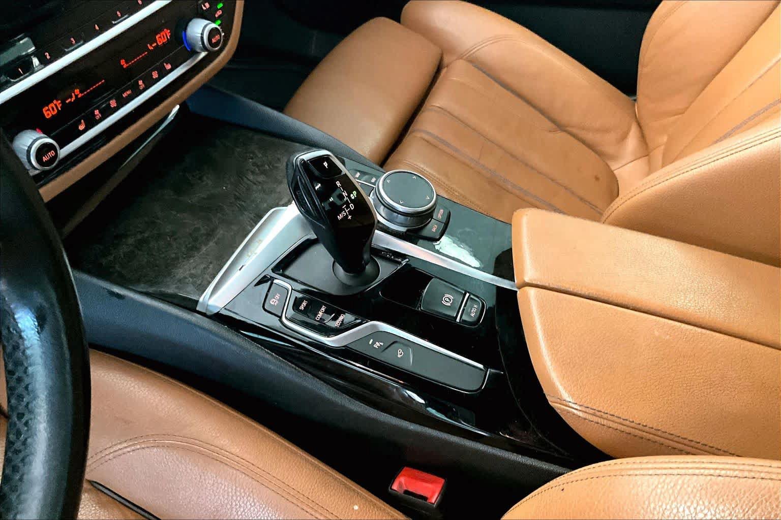 Used 2020 BMW 530i w/ Premium Package RWD image 14