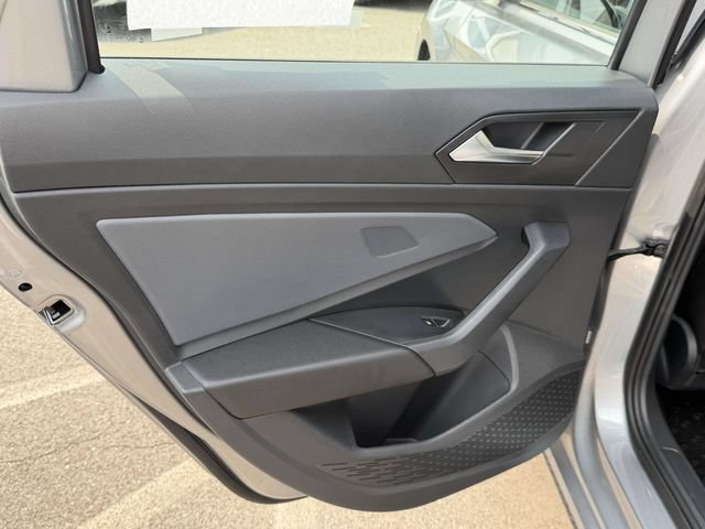 Used 2025 Volkswagen Jetta SE FWD image 12