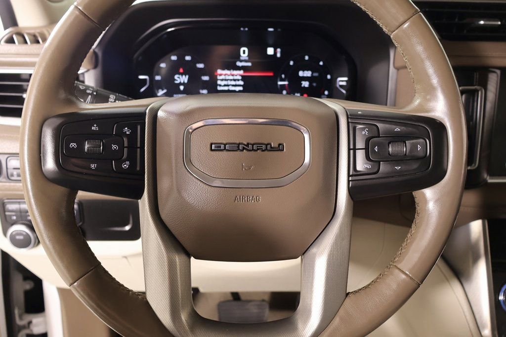 Used 2022 GMC Yukon XL Denali AWD/4WD image 3