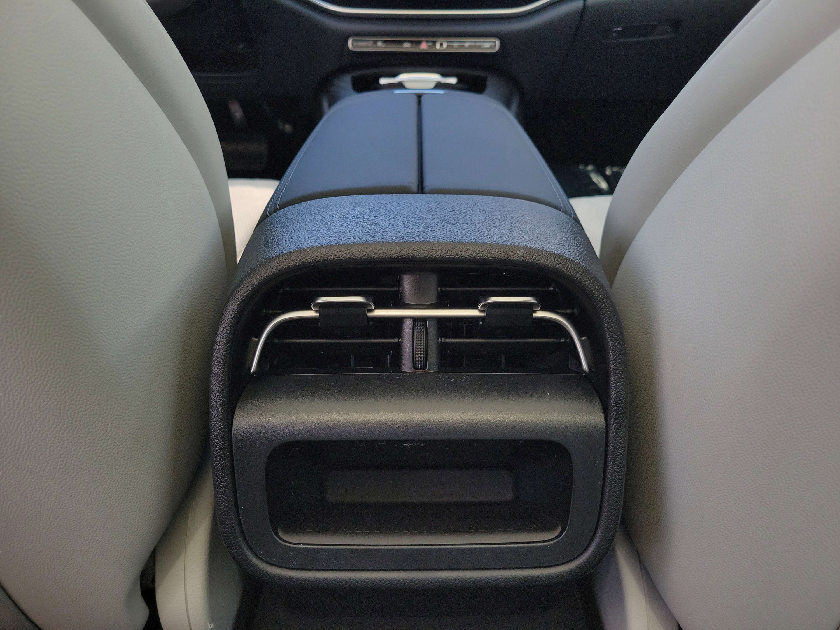 New 2026 Mercedes-Benz E 450 4MATIC Sedan image 10
