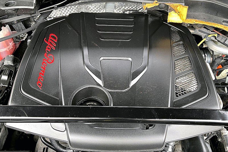 Used 2019 Alfa Romeo Stelvio Ti Lusso w/ Quick Order Package 22X Lusso image 31