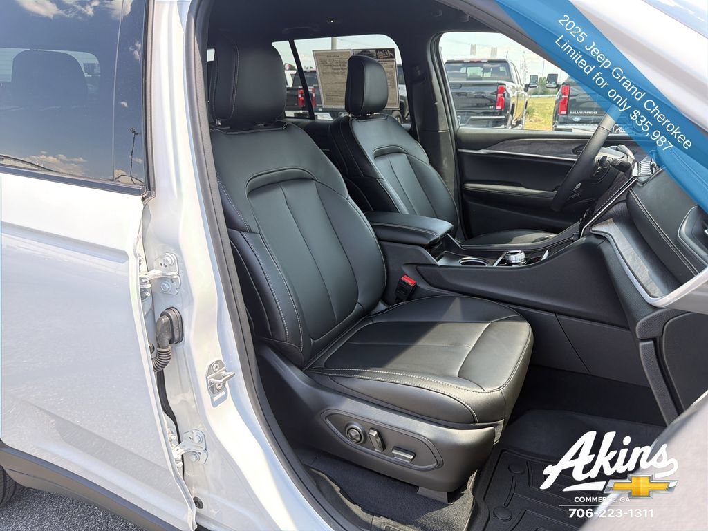 Used 2025 Jeep Grand Cherokee Limited w/ Trailer Tow Package RWD image 19