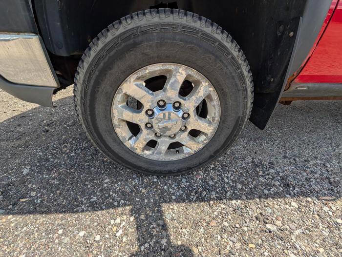 Used 2005 Chevrolet Silverado 2500 LS AWD/4WD image 11