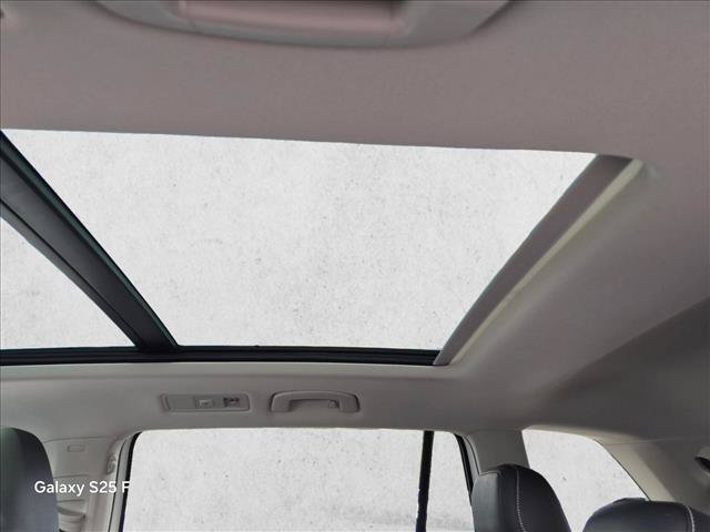 Used 2023 Volkswagen Tiguan SE w/ Panoramic Sunroof Package FWD image 19