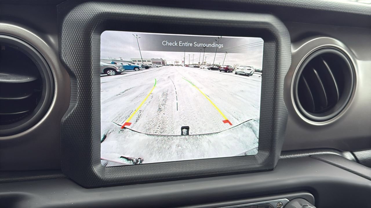 Used 2021 Jeep Gladiator Willys image 11