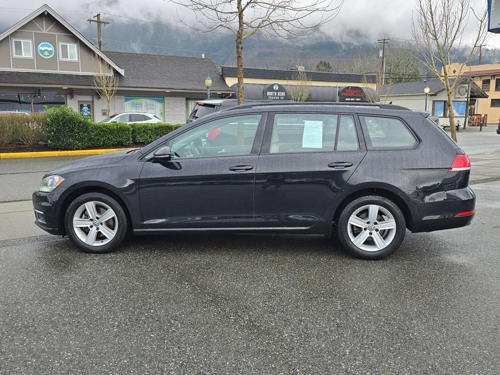 Used 2018 Volkswagen Golf SE image 8