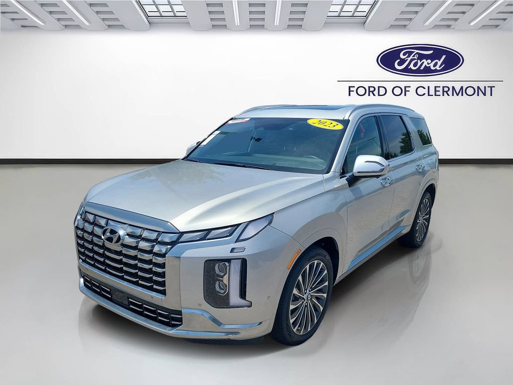 Used 2023 Hyundai Palisade Calligraphy FWD image 2