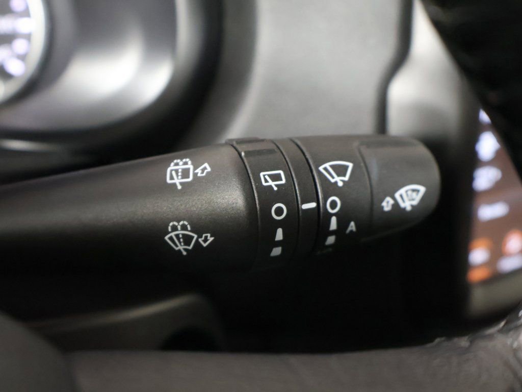 Used 2022 Jeep Renegade Limited AWD/4WD image 40