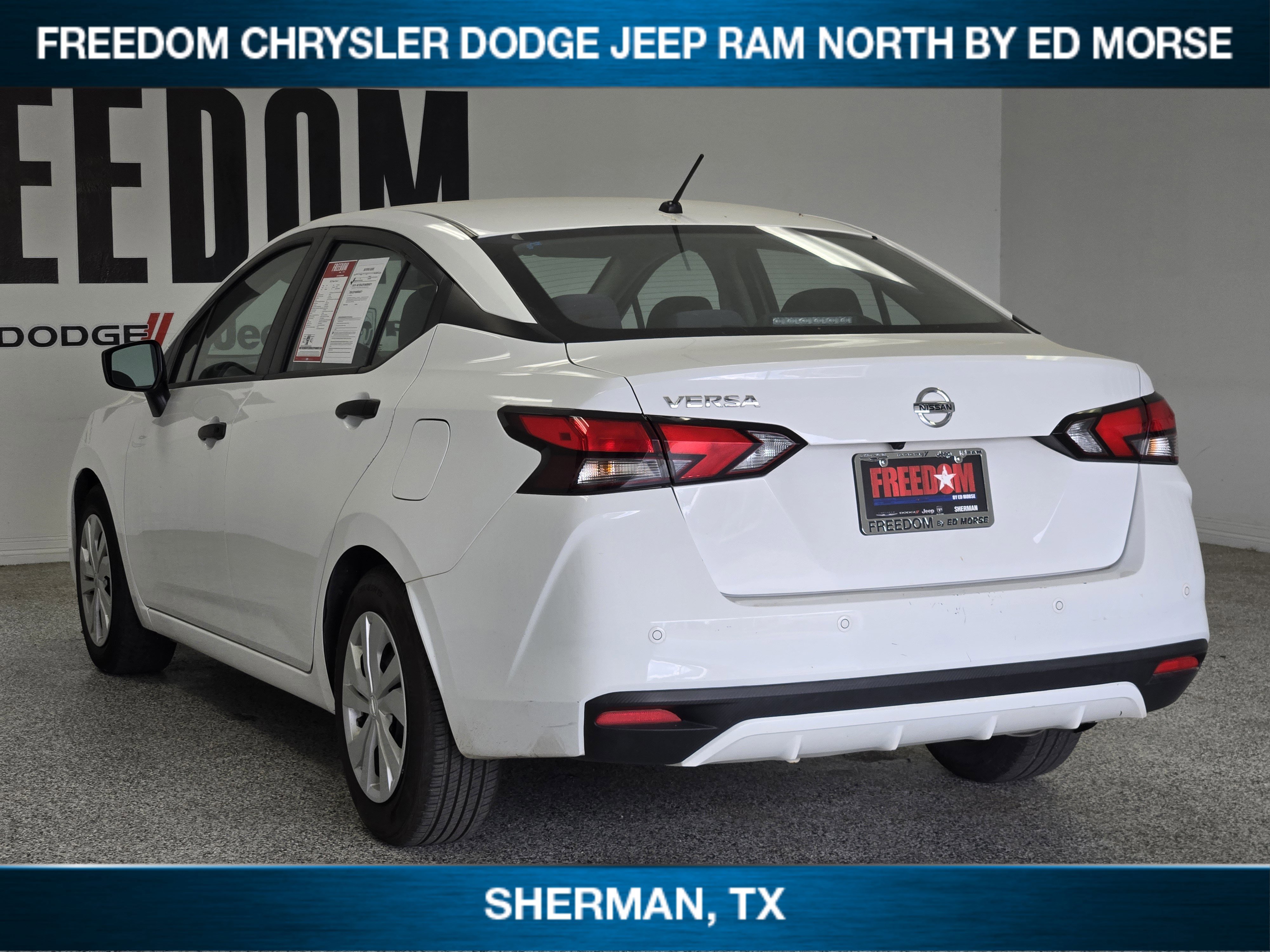 Used 2022 Nissan Versa S FWD image 4