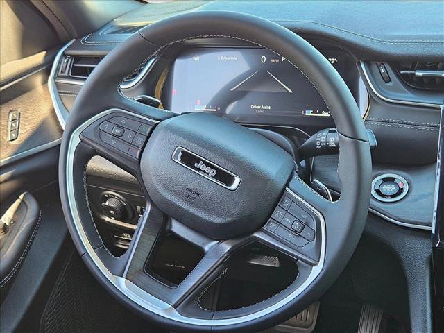 New 2025 Jeep Grand Cherokee Limited image 11