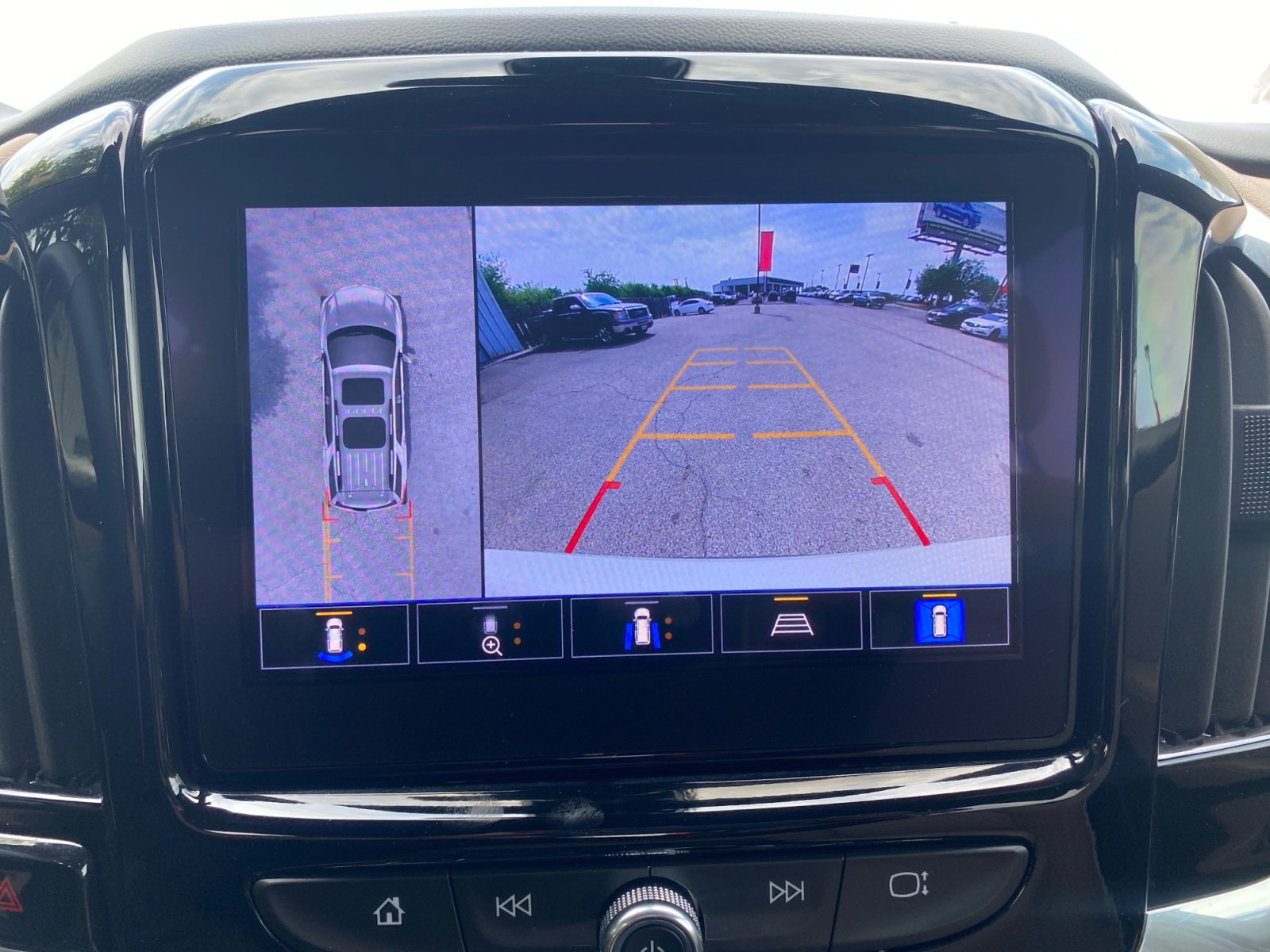 Used 2023 Chevrolet Traverse Premier image 15