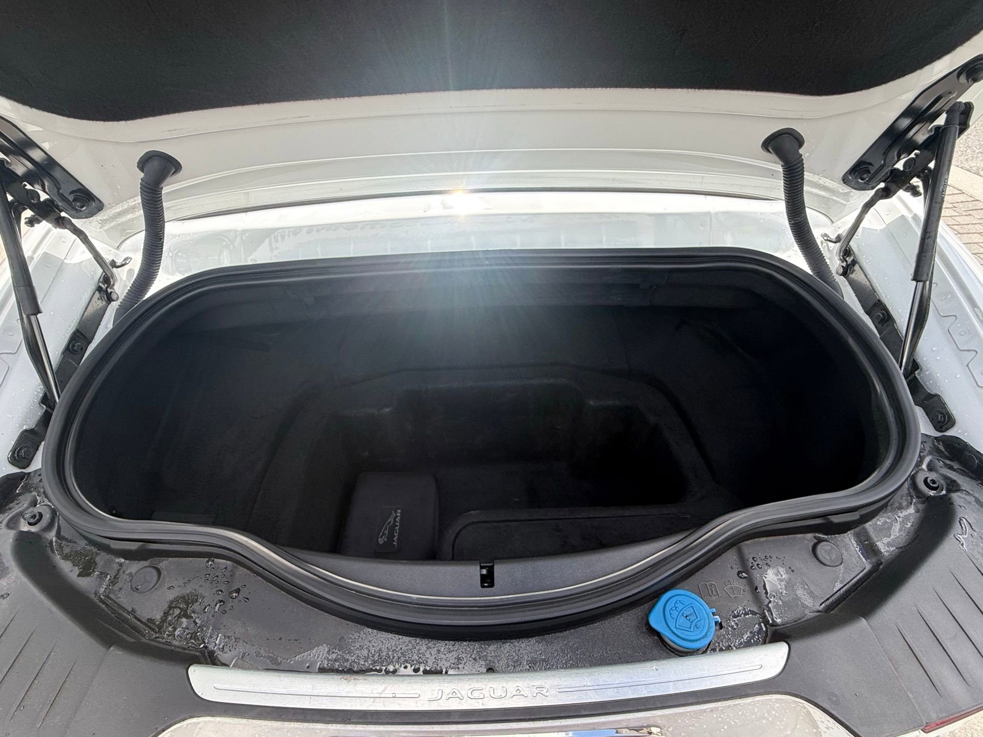 Used 2023 Jaguar F-TYPE R-Dynamic image 21