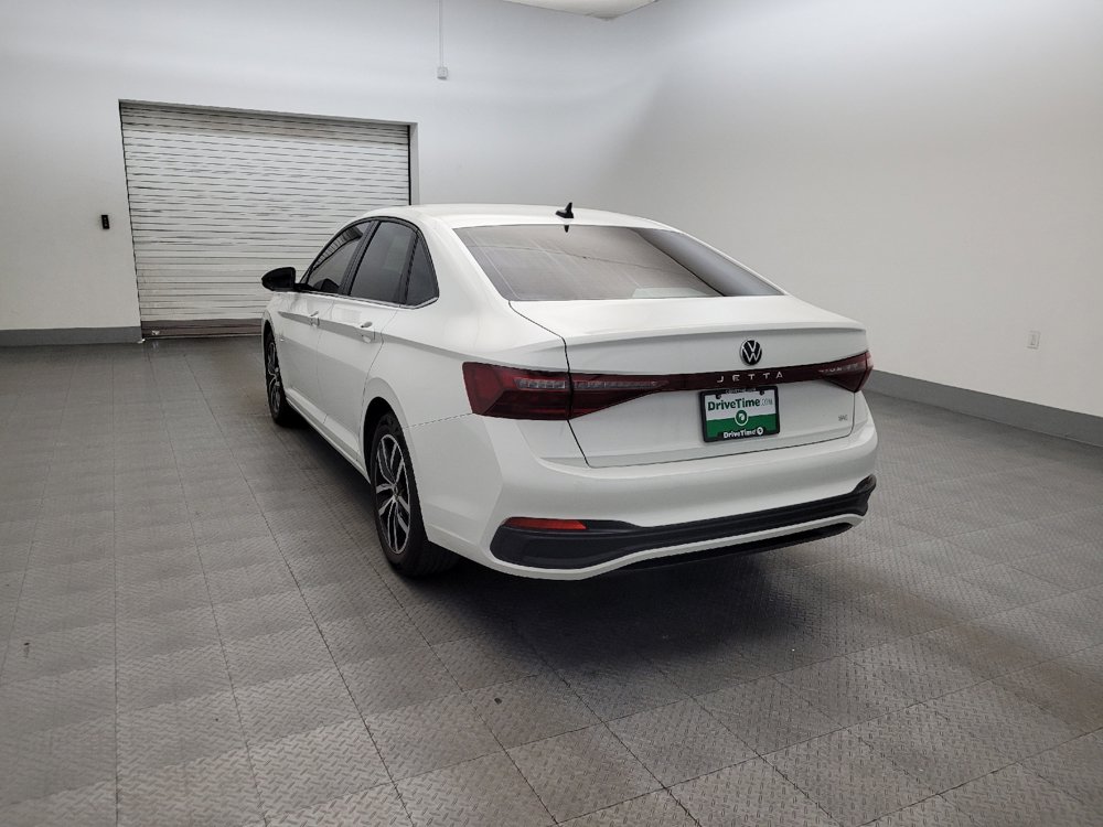 Used 2025 Volkswagen Jetta SE FWD image 5