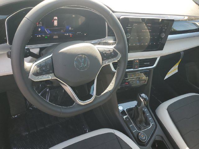 New 2027 Volkswagen Taos SE AWD/4WD image 17