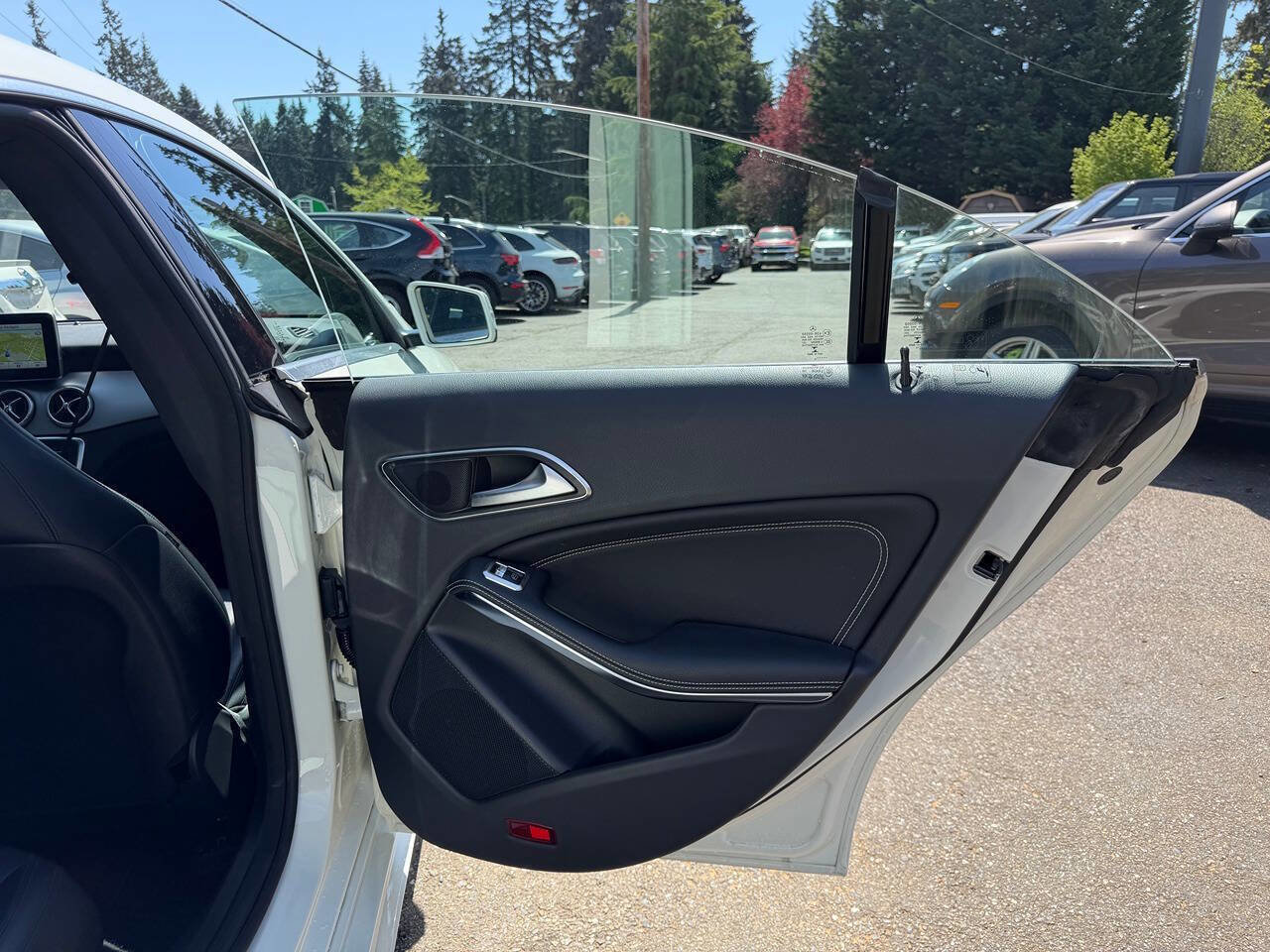 Used 2015 Mercedes-Benz CLA 250 image 29