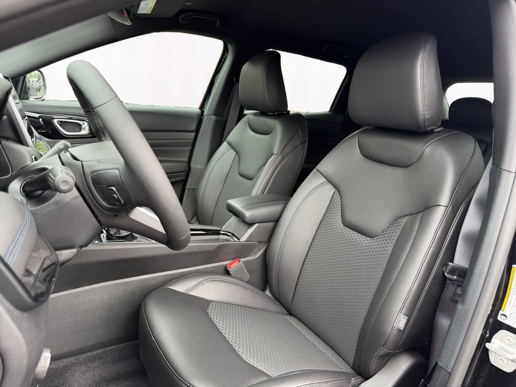 New 2026 Jeep Compass Latitude AWD/4WD image 9