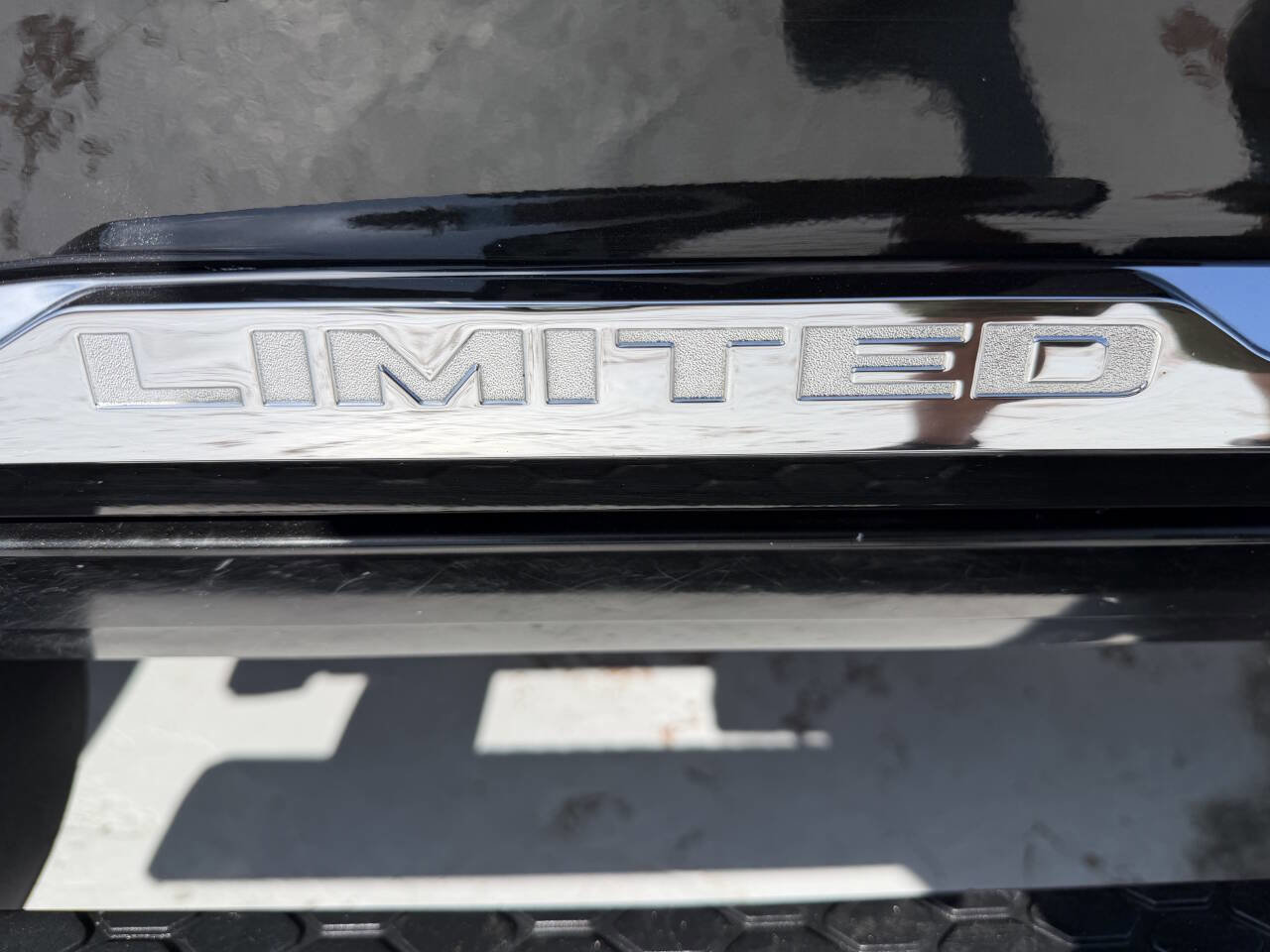 Used 2016 RAM 2500 Limited AWD/4WD image 9