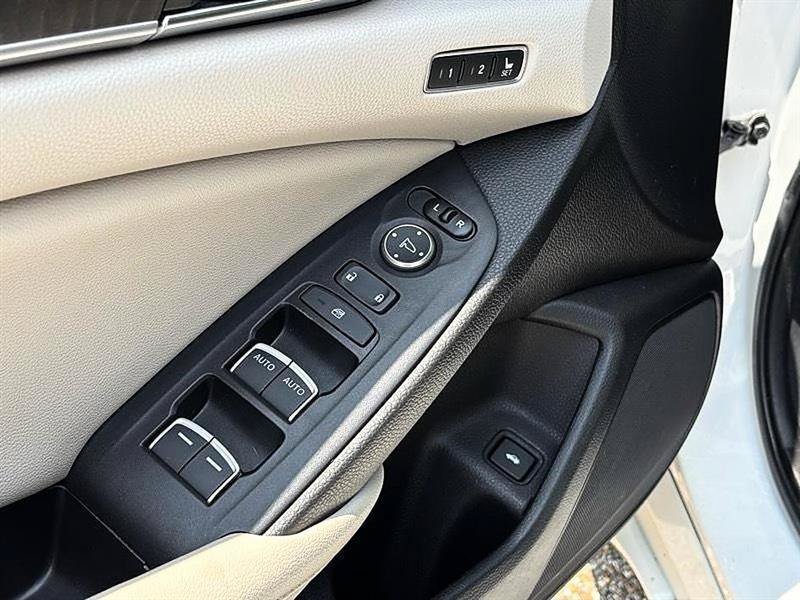 Used 2021 Honda Accord Touring image 13