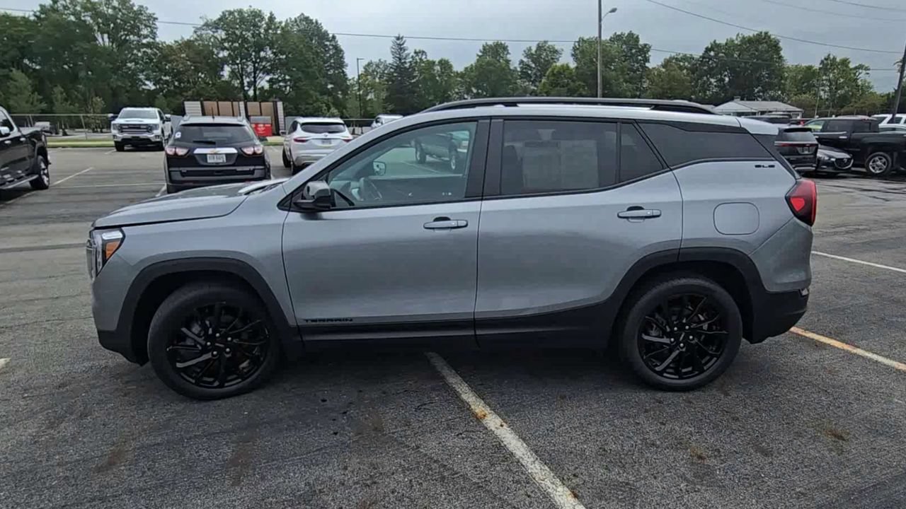 Certified 2024 GMC Terrain SLE w/ Driver Convenience Package FWD image 6
