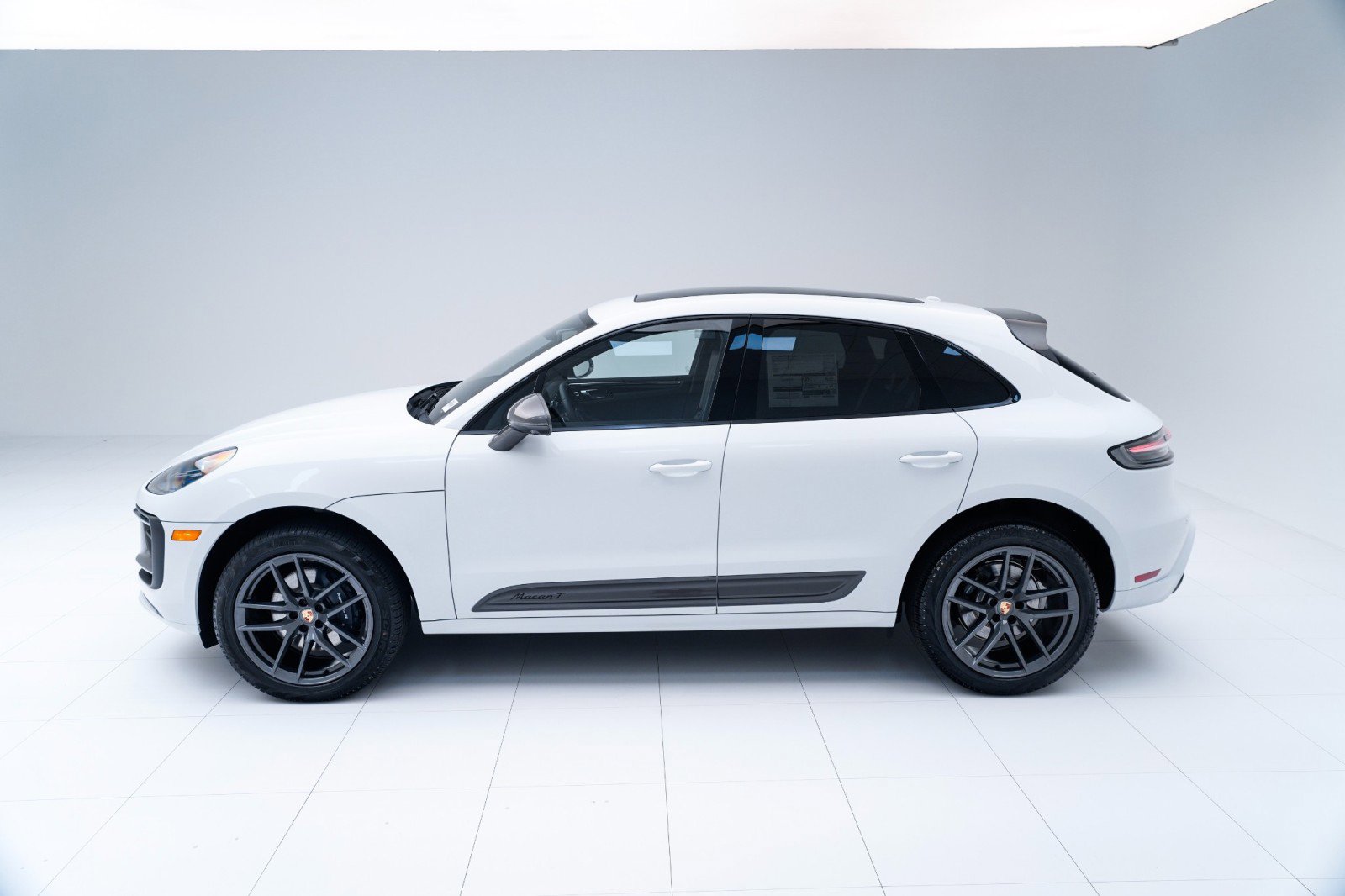 Certified 2026 Porsche Macan Turbo image 2