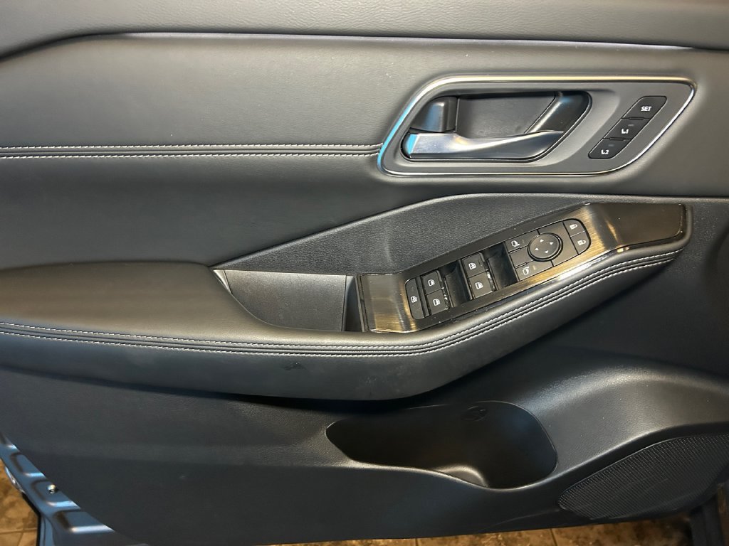 Used 2026 Nissan Rogue Platinum AWD/4WD image 25