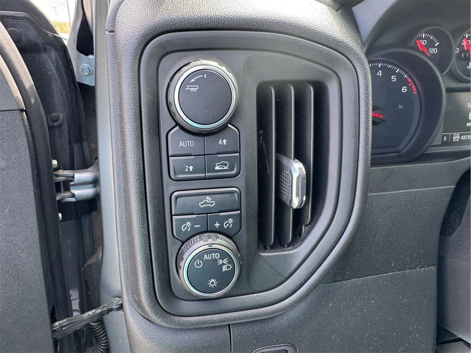 Used 2020 Chevrolet Silverado 1500 Custom w/ Custom Value Package AWD/4WD image 14