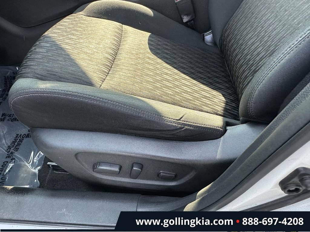 Used 2017 Nissan Rogue SV AWD/4WD image 17