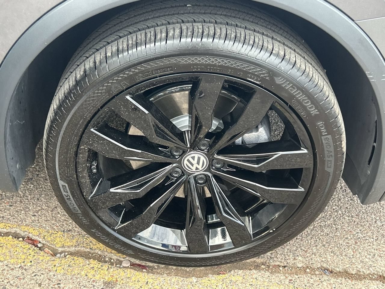 Certified 2021 Volkswagen Tiguan SE R-Line FWD image 7