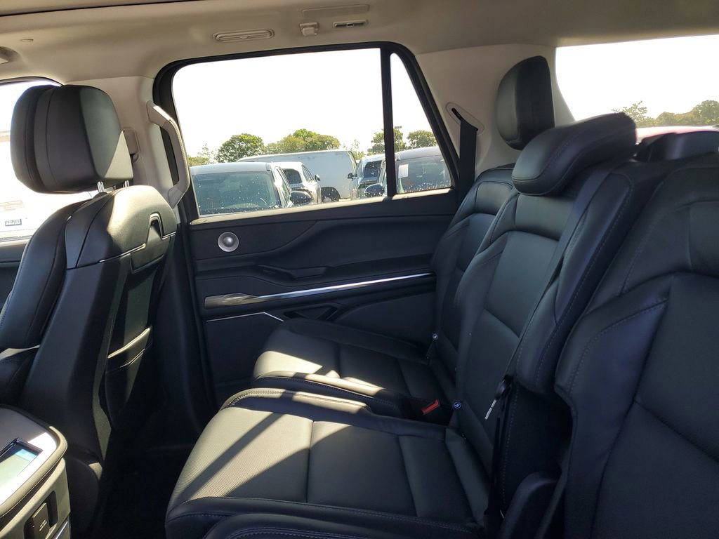 New 2025 Lincoln Navigator L Reserve image 11