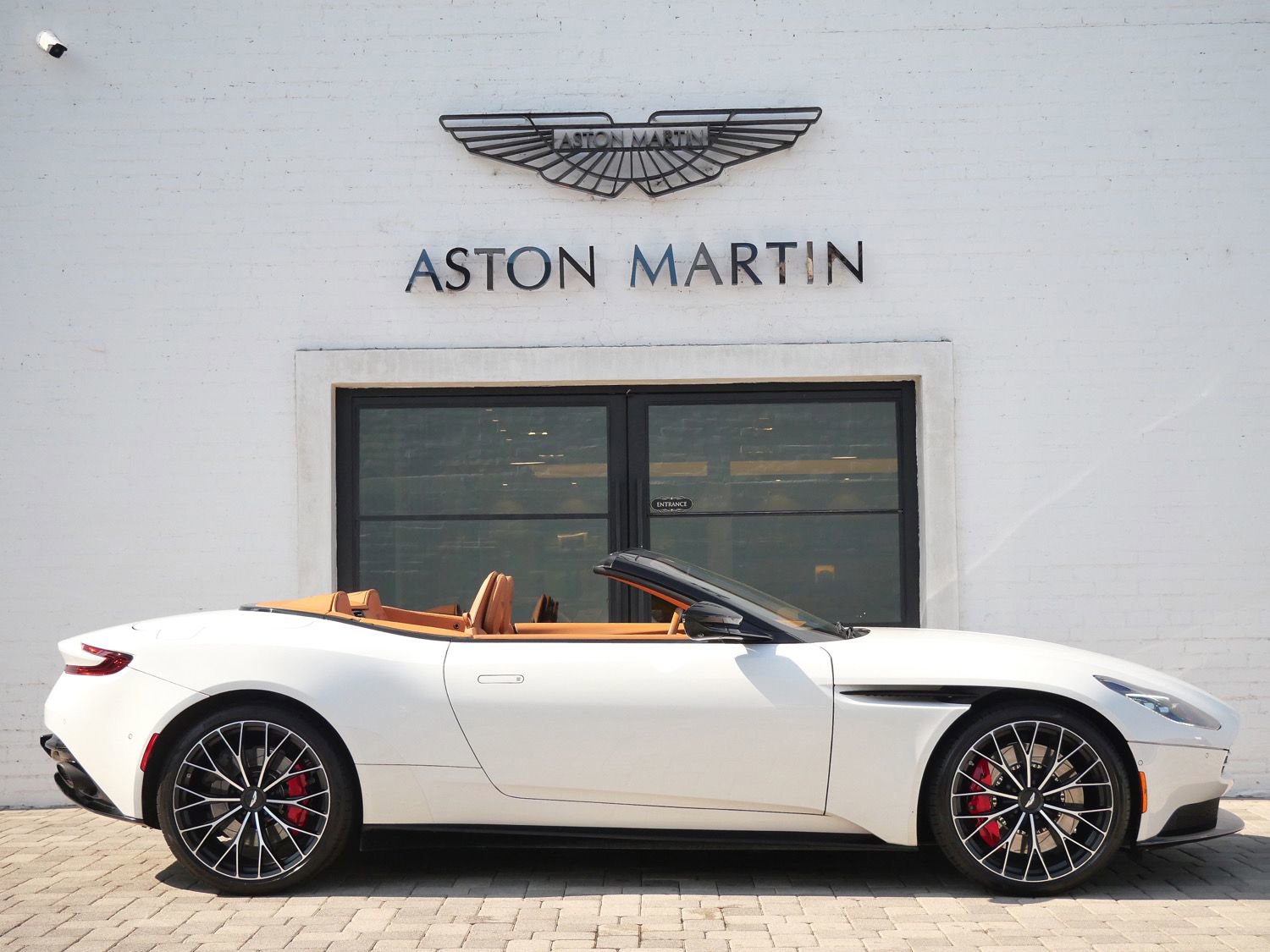 Used 2023 Aston Martin DB11 Volante RWD image 15