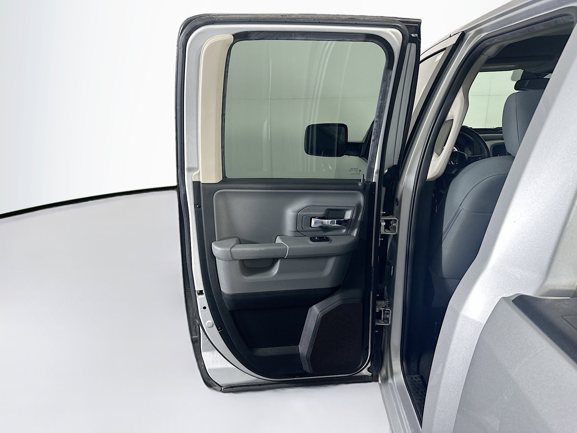 Used 2018 RAM 1500 Classic SLT image 26