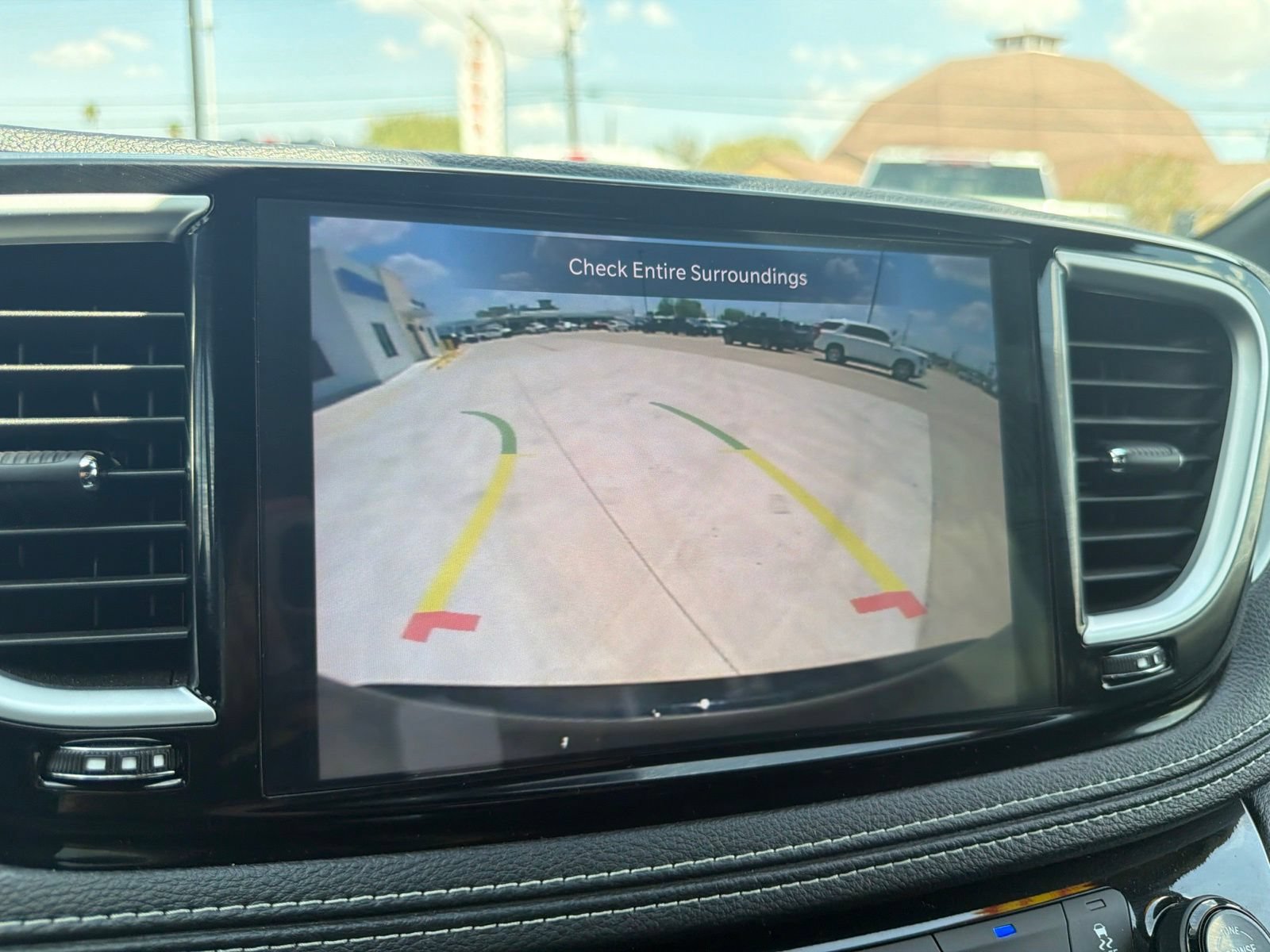 Used 2026 Chrysler Pacifica Limited FWD image 28