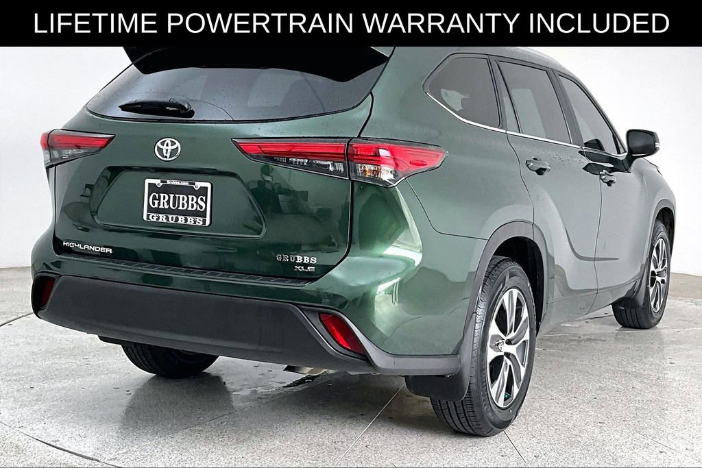 Used 2023 Toyota Highlander XLE FWD image 2