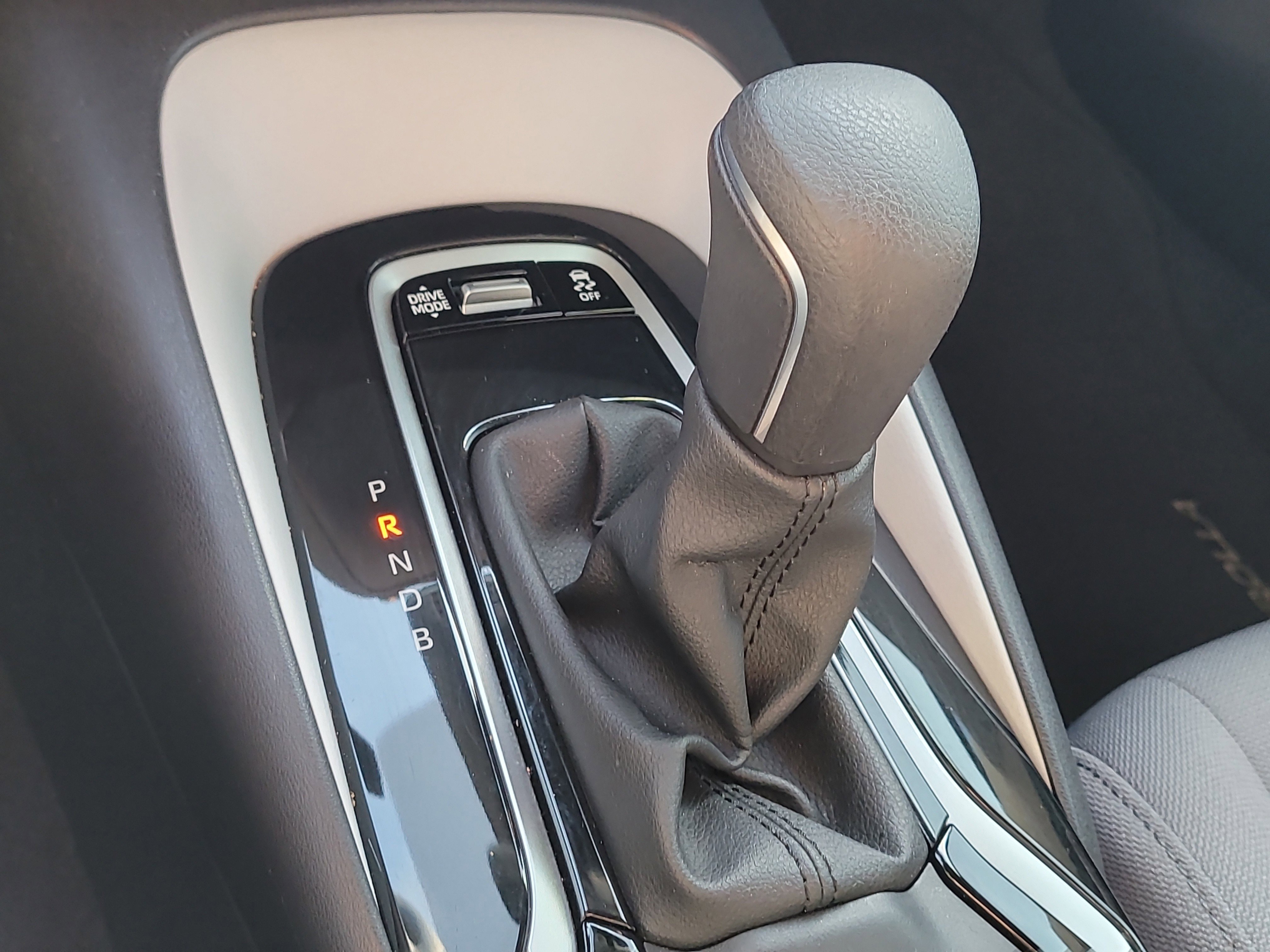 Certified 2025 Toyota Corolla SE w/ Convenience Package image 24