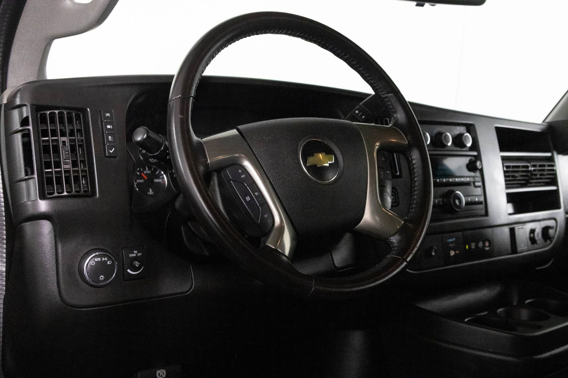 Used 2018 Chevrolet Express 3500 LT w/ LT Preferred Equipment Group image 32