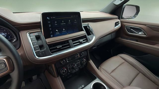 Used 2024 Chevrolet Tahoe High Country AWD/4WD image 32