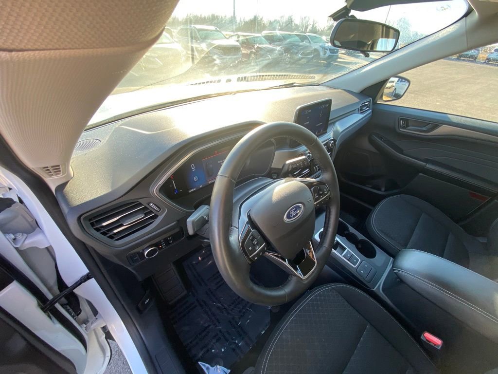Used 2025 Ford Escape Active w/ Cold Weather Package image 9