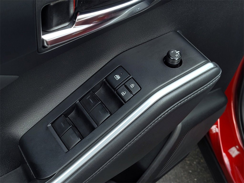 Used 2022 Toyota Highlander XLE image 11