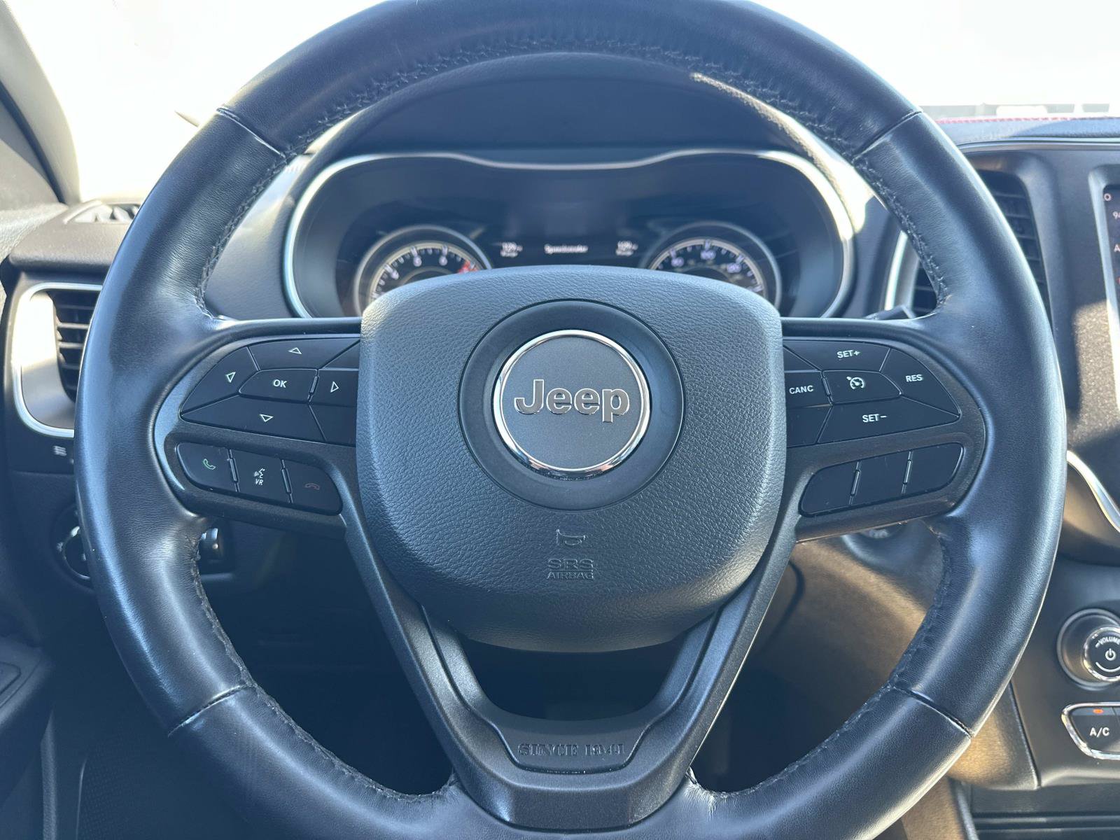 Used 2019 Jeep Cherokee Trailhawk w/ Cold Weather Group AWD/4WD image 19