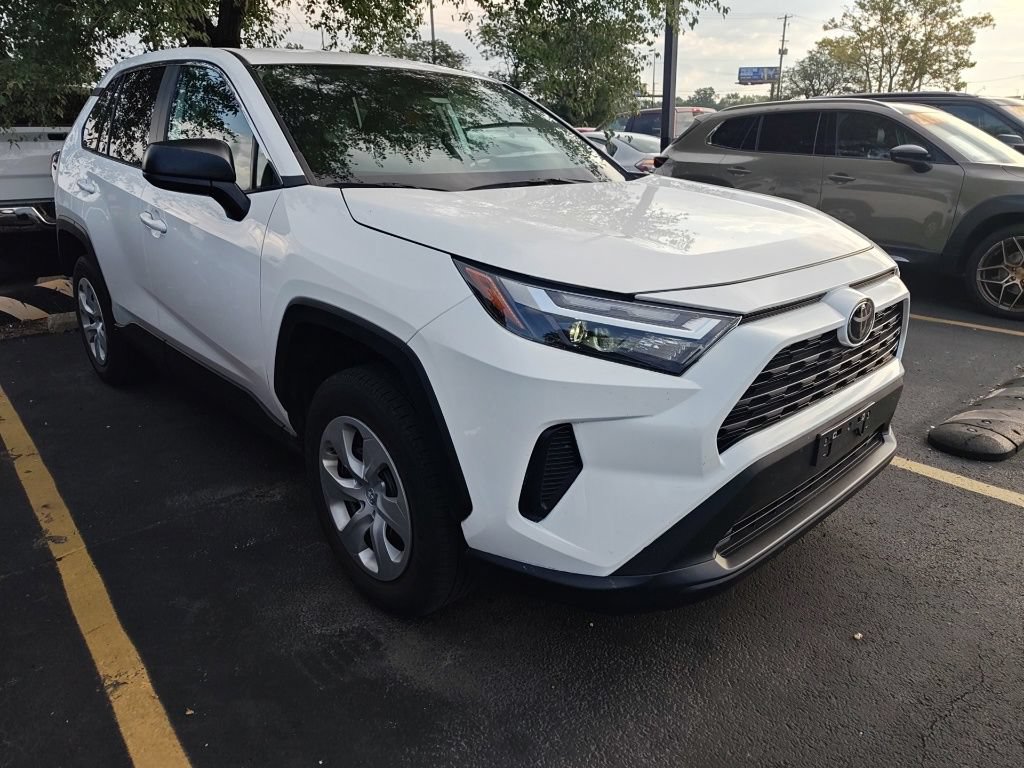 Used 2023 Toyota RAV4 LE AWD/4WD image 4
