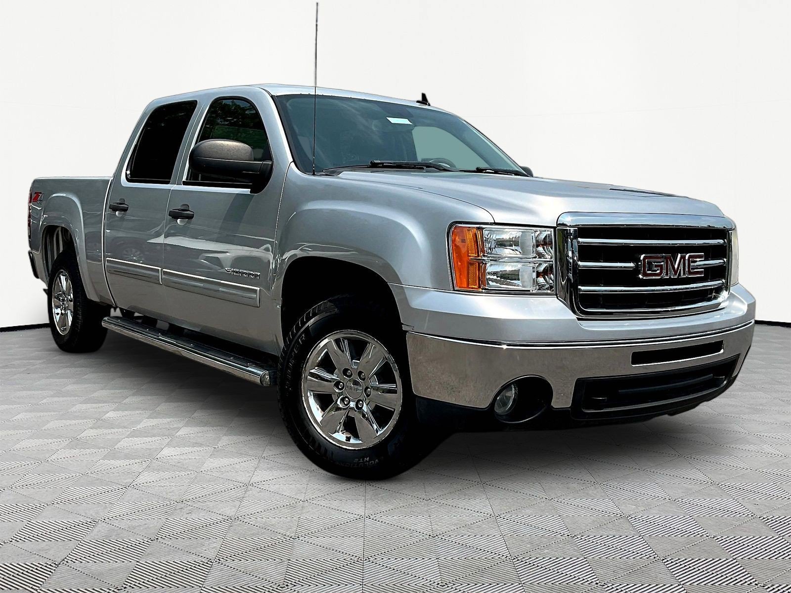 Used 2013 GMC Sierra 1500 SLE w/ Power Tech Package AWD/4WD image 3