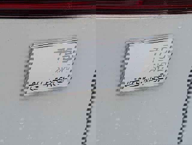 Used 2023 Volvo XC60 T8 Ultimate w/ Climate Package image 8