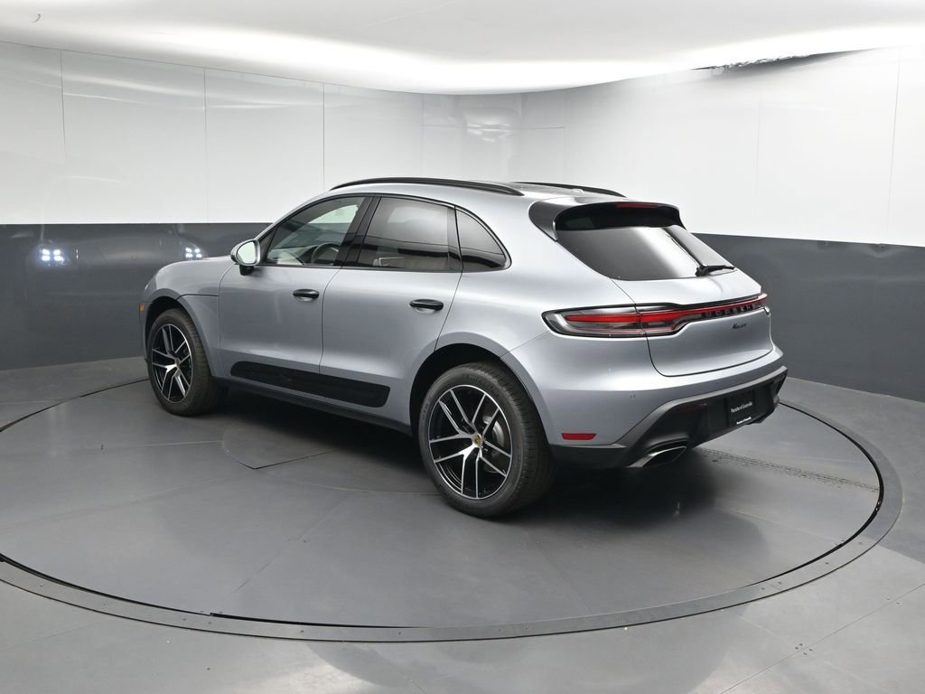 Used 2025 Porsche Macan image 3