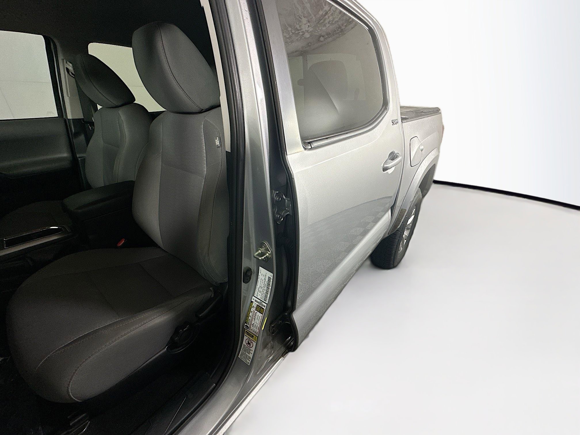 Used 2017 Toyota Tacoma SR5 w/ Tow Package RWD image 12