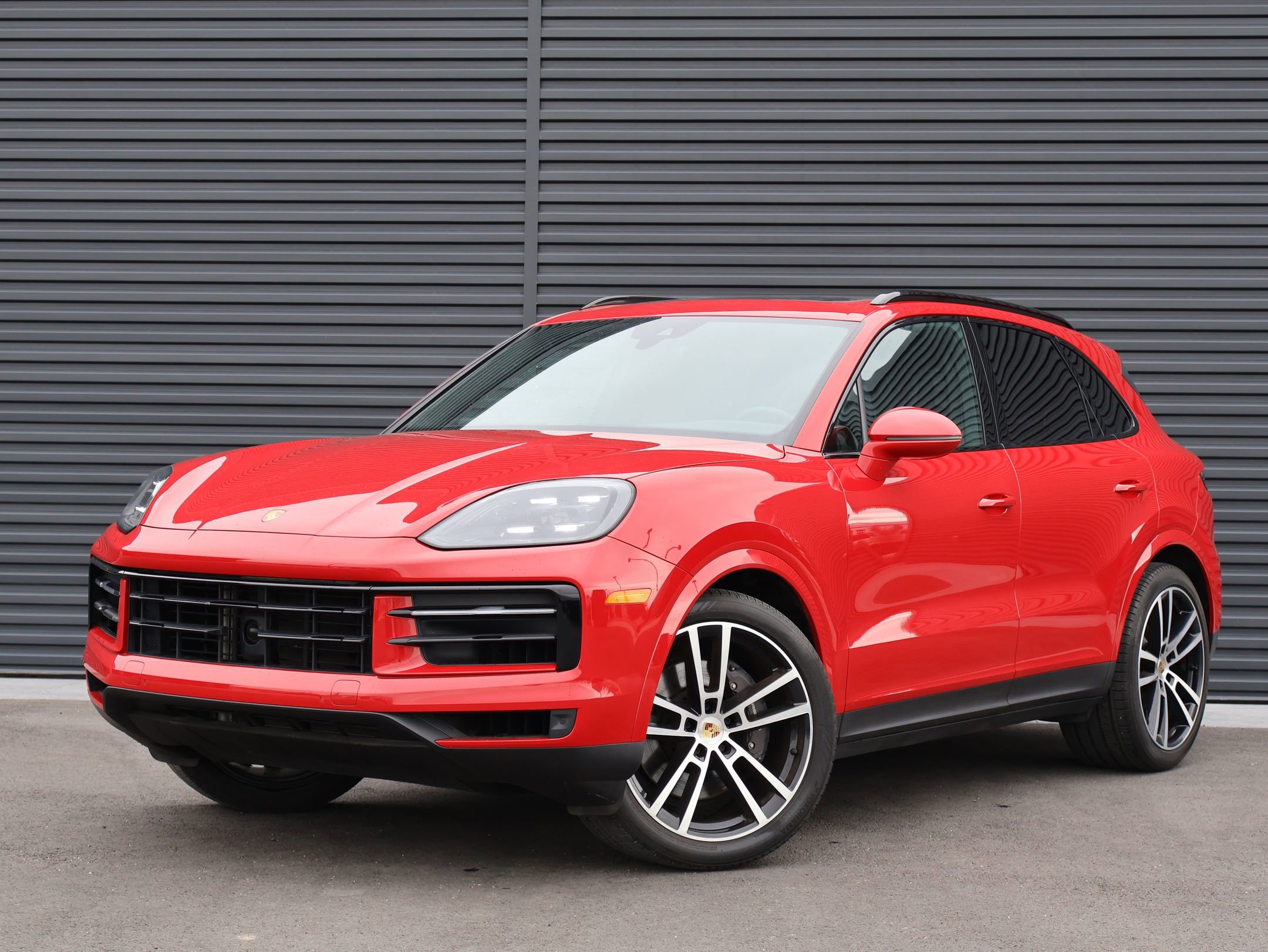 Used 2024 Porsche Cayenne image 1